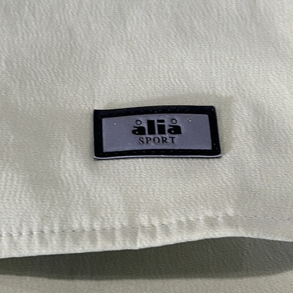 Alia two-piece outfit, vest is size M 3 pockets , pants size 12 with 2 pockets - Picture 7 of 16